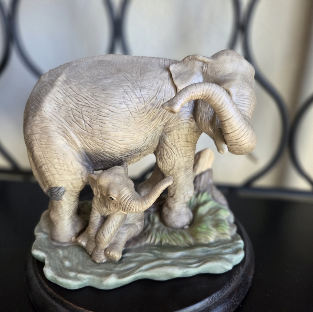 Mother and Calf Elephant Figurine Endangered Species Homco Collectible
